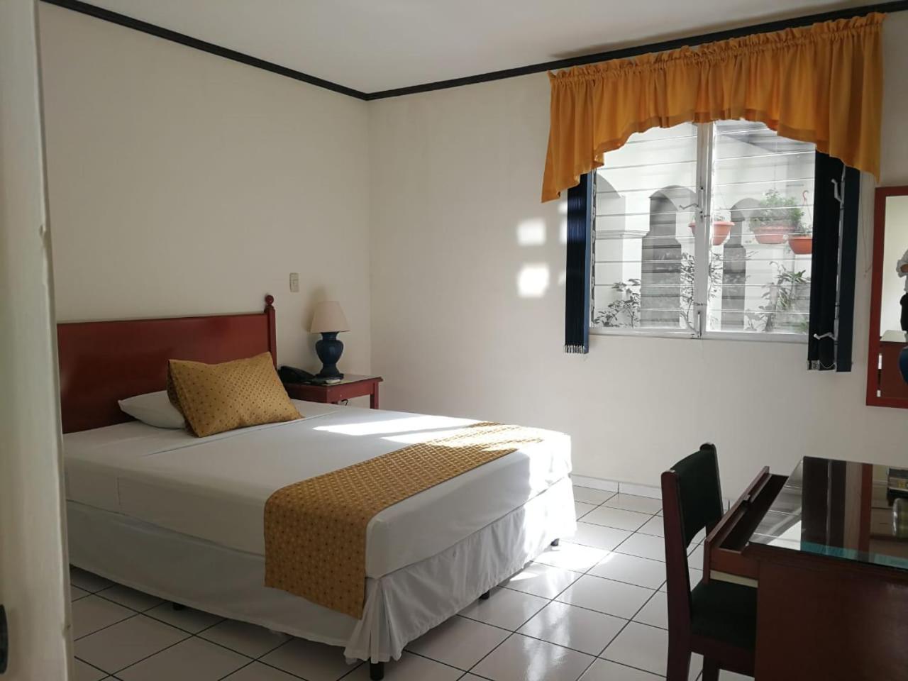Hotel Villa Serena San Benito San Salvador Kültér fotó
