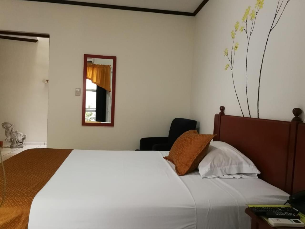 Hotel Villa Serena San Benito San Salvador Kültér fotó